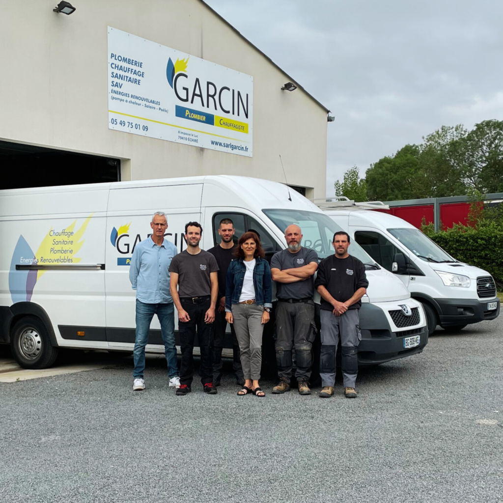Plombier chauffagiste Garcin à Niort avec équipe et véhicules d’intervention